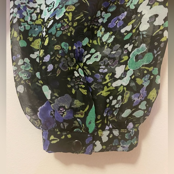 Medium Flower Printed Blouse | Great Condition | 100% Polyester Fabric - Picture 5 of 7